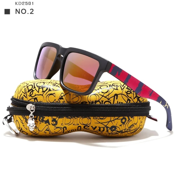 KDEAM iögonfallande funktion polariserade solglasögon för män Mattsvart rampassform. Måla tempel Play-Cool Solglasögon med case C2 Skull Zipper Case