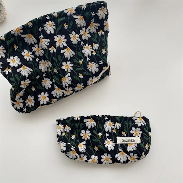 Kvinnor Kosmetikväska Broderi Daisy Floral Koreansk resor Toalettväska Canvas Case Sminkfodral Organizer Case r red  Flower