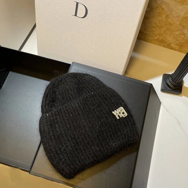 Ins Solid Shiny Color Beanies SkulliesLetter Kvinna Fluffig Vinterhatt För Matchande Varm Mjuk Present letter logo12
