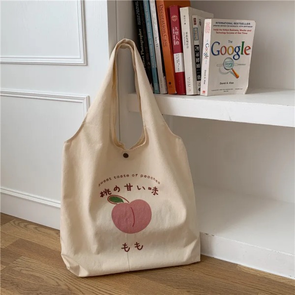 Söt Strawberry Tote Bag Estetisk för skolflickor Handväskor Shopper Designer Handväska Japanska kvinnor Print Eco axelväskor yiketao