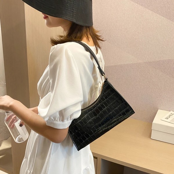 Retro Casual Shoppingväska Mode Utsökt Damväskor Axelväskor Damläder Enfärgad Kedjehandväska för kvinnor Red