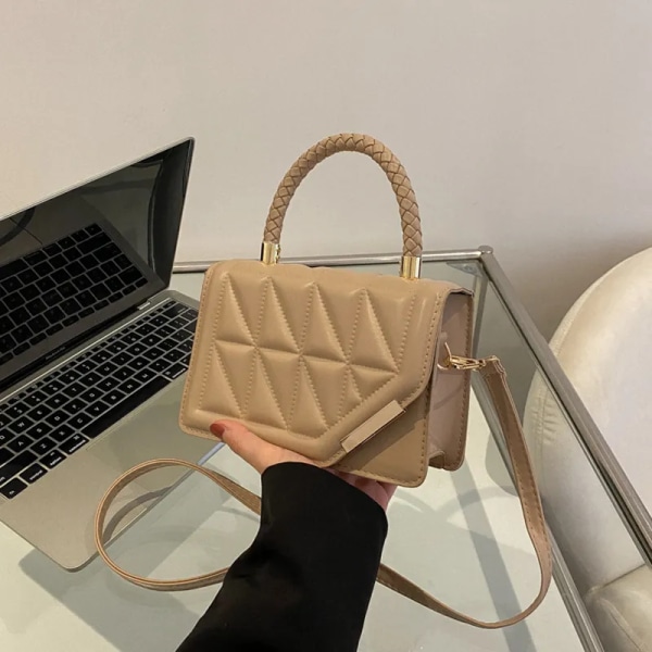 Nytt mode axelväska Rutigt PU-läder Damhandväskor Designer Crossbody-väskor för kvinnor Black 20x13x7cm