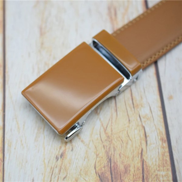 Koläderbälte för män Svart/blått/vitt/brunt/rött Automatiskt spänne Designerbälte Moderiktigt byxbälte Lyxigt märkesbälte Brown 105CM