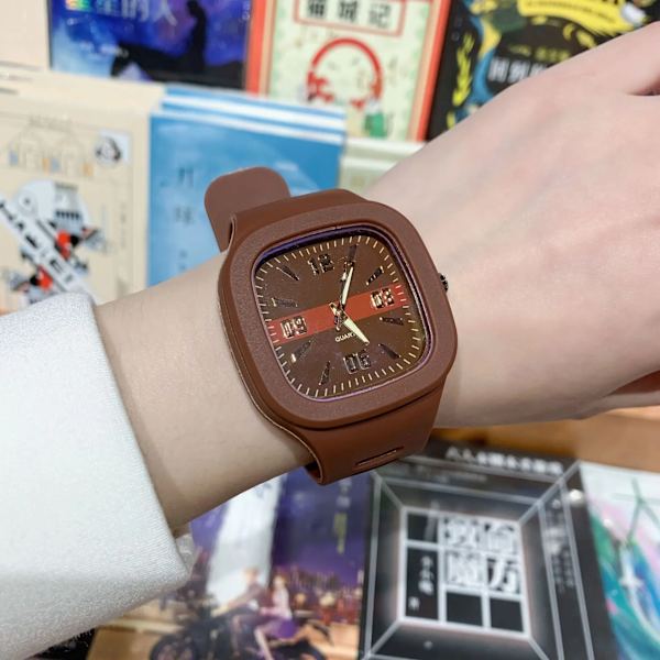 2022 Nytt mode enkla damklockor Watch Silikonarmband Quartz Watch för flicka Kvinnlig Relogio Feminino Zegarki White