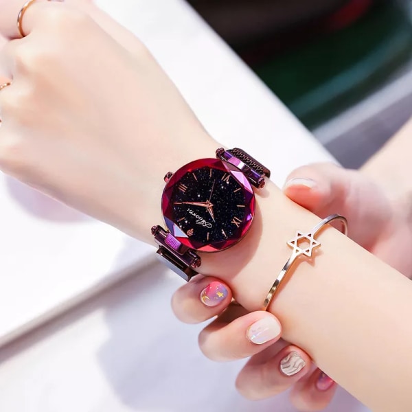 Ny watch för kvinnor Elegant Magnet Quartz Damklocka Watch Stjärnhimmel romerska siffror Lady Armbandsur Present Purple