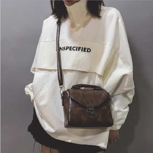 Kvinnlig väska Nytt modelås Axelväska Enkel Retro Portabel Pu Läder Liten fyrkantig väska Сумка Женская Багет dark brown one size
