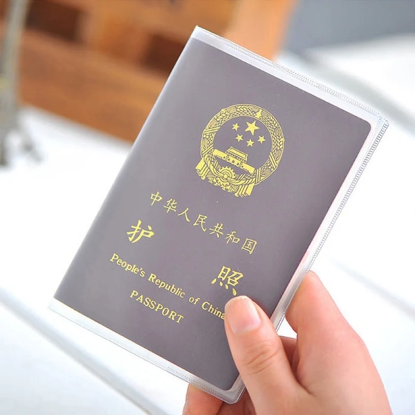 Transparent cover i plast för kvinnor och män Vattentäta skydd på Passports hållbara case passhållare Matte