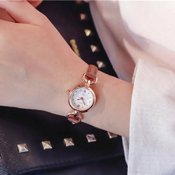 Kvinnor Tjej Enkel Quartz Watch PU Läderrem Mini Thin Dial Klockor SUB Rea Coffee