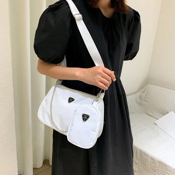 Nya Retro Crossbody-väskor för kvinnor Stil Halvmånekedja underarm Axelväskor Dam Högkvalitativa fyrkantiga solida väskor White