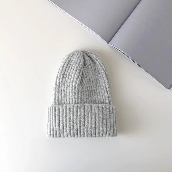Ny SolidBeanie Stickad Varm Mjuk Trendig Vintermössa Enkel Koreansk Stil Kvinnor Casual Keps Elegant All-Match Beanie gray