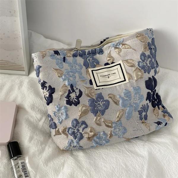 Kvinnor Kosmetikväska Broderi Daisy Floral Koreansk resor Toalettväska Canvas Case Sminkfodral Organizer Case d Blue