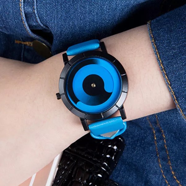 Nya Creative Rotation Herrklockor 2020 Läderrem Quartz Klockor Herr Sportklockor Mode Watch Relogio Masculino 152083-3