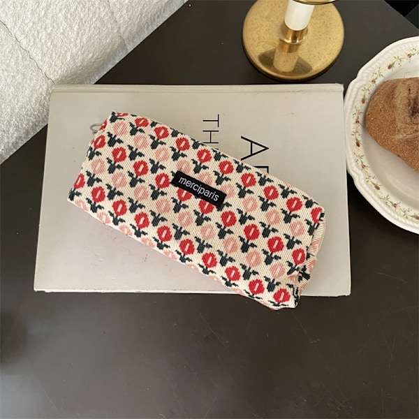 Söt enfärgad päls sminkväska för kvinnor resor Kosmetisk väska Dragkedja Stor smink necessär Tvätt case Nödvändig Red Flower