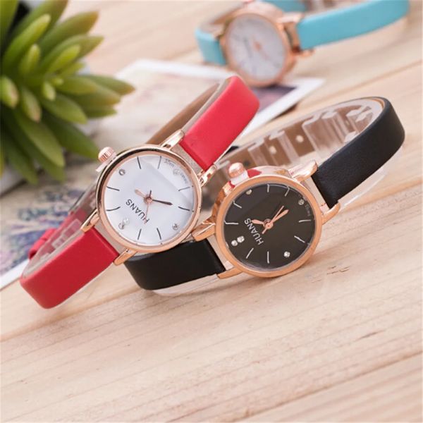 Watch Unisex damklockor Minimalistisk stil Quartz Watch Relogio Feminino Saat Klockor för kvinnor Souvenirpresent red