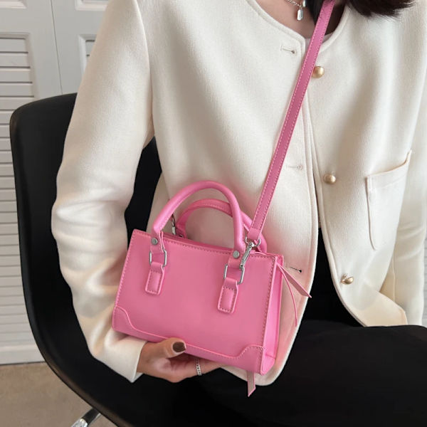 Designerväska Lyx Ny stil Handväska För Kvinna Läder Damväska Trendig Enfärgad Crossbody axelväskor Hög kvalitet Red 2 shoulder bag (20cmMax Length30cm)
