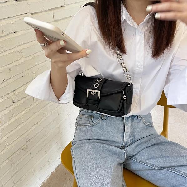 Retro Damkedja Liten axelväska Enfärgad PU-läder Underarmsväskor för dam Mode Armhålaväska för kvinnor Tote Handväska Handväskor Black 20x11cm
