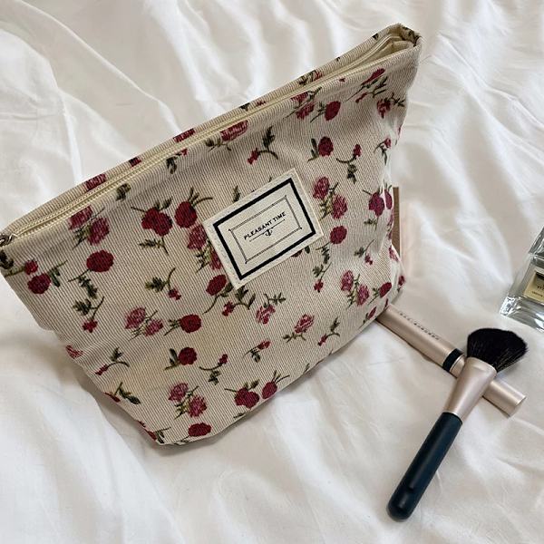 Kvinnor Kosmetikväska Broderi Daisy Floral Koreansk resor Toalettväska Canvas Case Sminkfodral Organizer Case w white