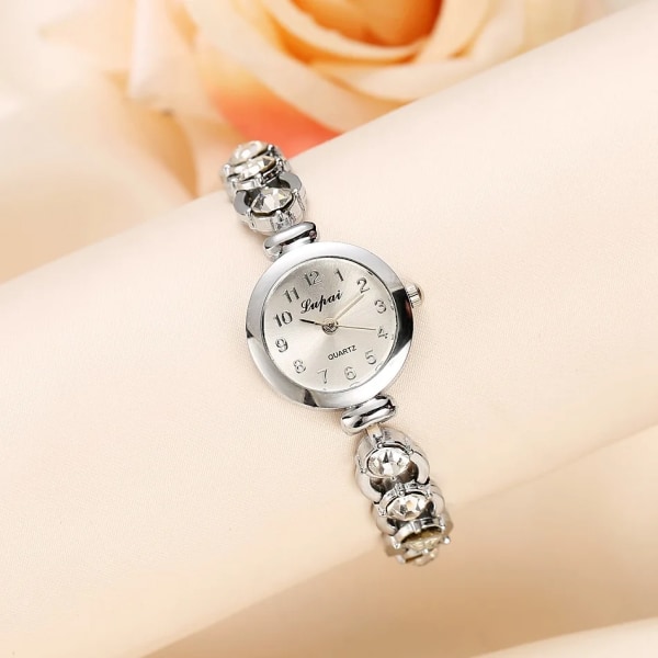 Damklockor 2022 Lyxmärken Rostfritt stål Kristallarmband Watch Mode Damklänning Reloj Mujer Montre Femme Silver