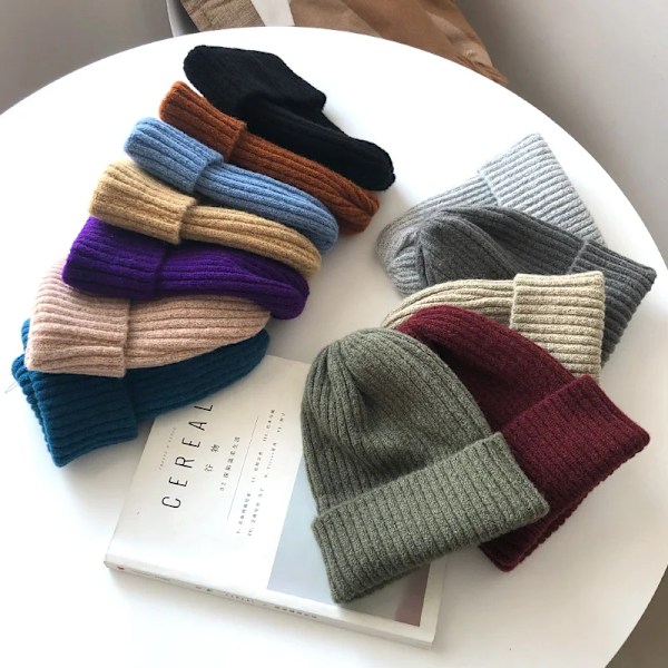 Ny SolidBeanie Stickad Varm Mjuk Trendig Vintermössa Enkel Koreansk Stil Kvinnor Casual Keps Elegant All-Match Beanie gray