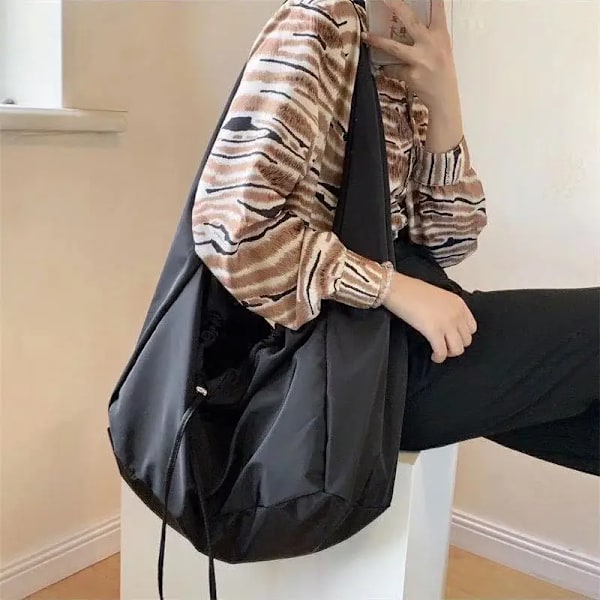 Svarta Vattentäta Nylon Axelväskor Dam Mjuk Bärbar Underarm Väskor med stor kapacitet Koreanska Ulzzang All-match Handväska Dam Black waterproof
