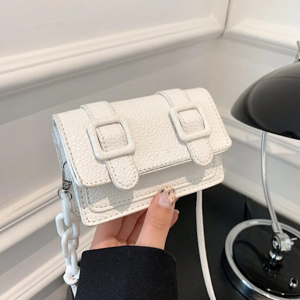 Mini Small Messenger Bag Dam Flicka Kedjeväska PU Läder Märke Designer Handväskor Dam Retro Bältesspänne Crossbody Väskor White