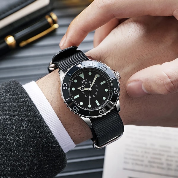Dykare Style watch Roterande ram tygrem 40 mm svart urtavla 24 timmars display Black NATO