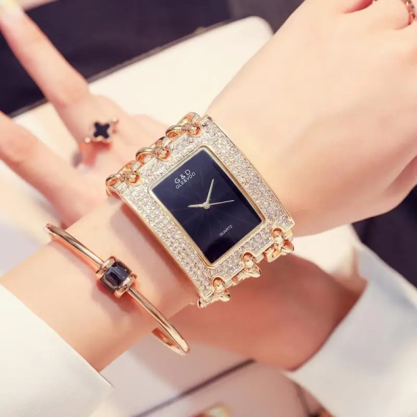 G&D Ny Casual Fashion Dam Watch För Tre Kedjor Rostfritt Stål Diamant Rhinestone Quartz Watch 2023 Gold-White