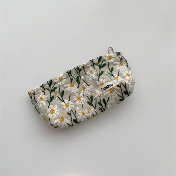 Kvinnor Kosmetikväska Broderi Daisy Floral Koreansk resor Toalettväska Canvas Case Sminkfodral Organizer Case S beige