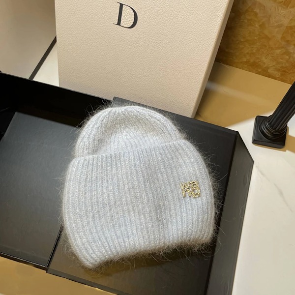 Ins Solid Shiny Color Beanies SkulliesLetter Kvinna Fluffig Vinterhatt För Matchande Varm Mjuk Present letter logo15