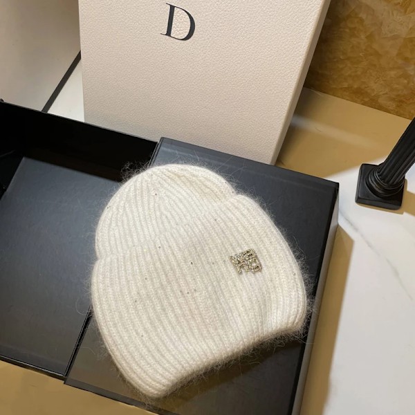 Ins Solid Shiny Color Beanies SkulliesLetter Kvinna Fluffig Vinterhatt För Matchande Varm Mjuk Present letter logo11