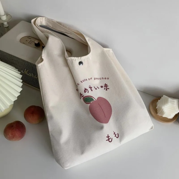 Söt Strawberry Tote Bag Estetisk för skolflickor Handväskor Shopper Designer Handväska Japanska kvinnor Print Eco axelväskor yiketao