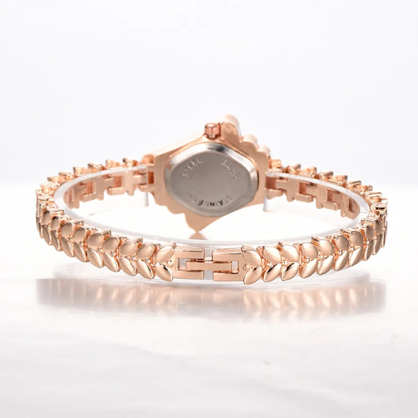Damklockor Lyx Kristallarmband Ädelsten Armbandsur Klänning Klockor Dam Watch Guldklocka Mode Kvinnligt märke Watch White
