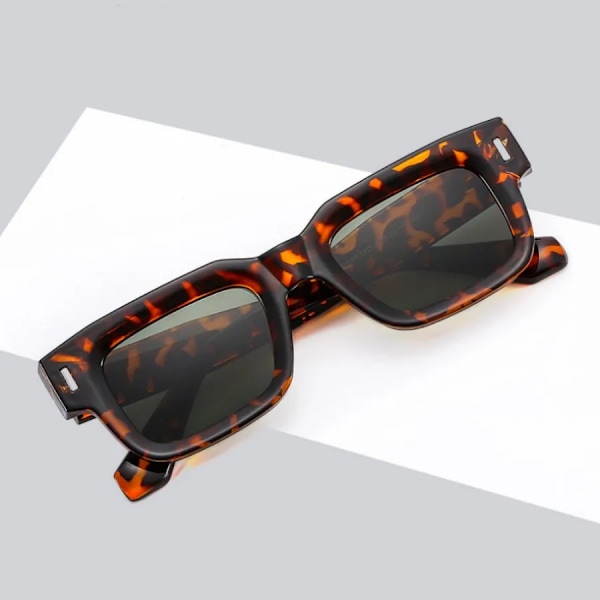 Nya retro grå fyrkantiga solglasögon för kvinnor män mode genomskinlig linsram Glasögon glasögon manliga nyanser UV400 nitar Black Transparent As the picture