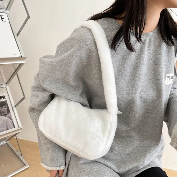Enkel design Kvinnor Mjuk plysch Hobos Axelväskor Vinter Lurig Dam Clutch Handväska Mode Kvinnlig Underarm Väska white style B 23x6x14cm
