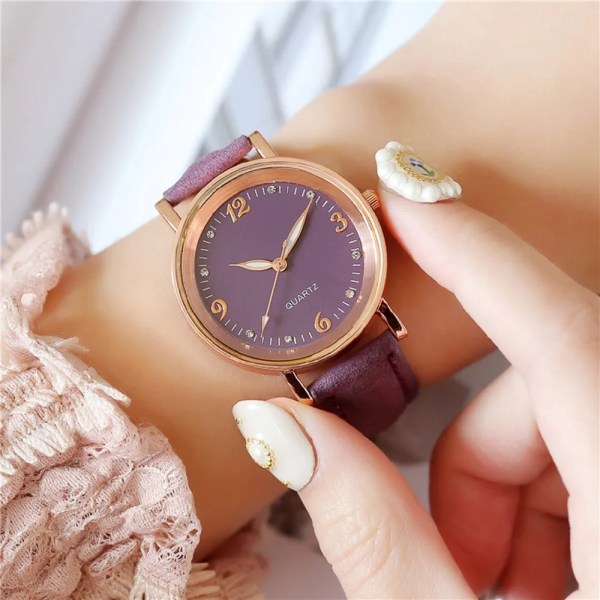Vintage Liten Watch 2020 Lyxiga Damklockor Enkel Quartz Watch Sweet Leather Strapl Klocka Casual Reloj Relogio Feminino Pink