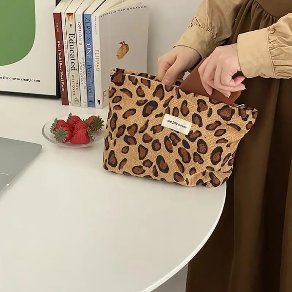 Manchester Hjärtmönster Print Kosmetikväska Tvättväska Kvinnor Resor Kosmetikpåse Skönhet Förvaringsväska Make Up Organizer Clutchväska Brown Leopard