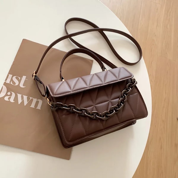 Trendig rutig axelväska för kvinnor Modekedja Crossbody-väskor Märkesdesignade handväskor och handväskor Små handtagsväskor med flik coffee