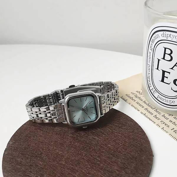 2022 Ny watch Dam Ins Style Kvinnor Nischdesign Enkel Temperament Vattentät Studenter Gymnasium Flickklockor F-O2