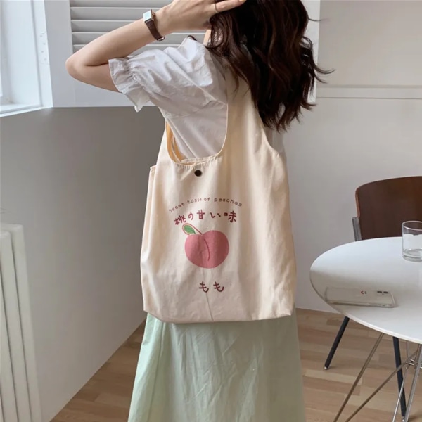 Söt Strawberry Tote Bag Estetisk för skolflickor Handväskor Shopper Designer Handväska Japanska kvinnor Print Eco axelväskor riwentaozi