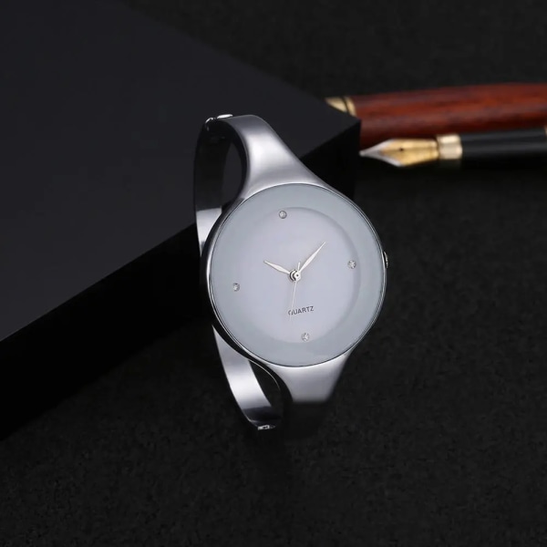 Watch för kvinnor Märkestil Armbandsur i rostfritt stål Quartz Enkel Casual Relojes Kvinnliga Saati Rhinestone Armbandsur White