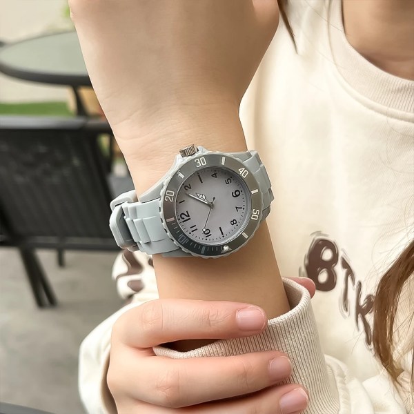 Mode Casual Silikon Lady Quartz Watch Student Kvinnlig Klassisk Vintage Klocka Elektronisk Student Par Armbandsur Black