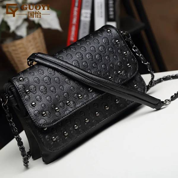 JIEROTYX England Style Skull Dam Crossbody Bag Läder Small Skull Axelväska Kedja Lyx Clutch Damväskor Designer black (20cmMax Length30cm)