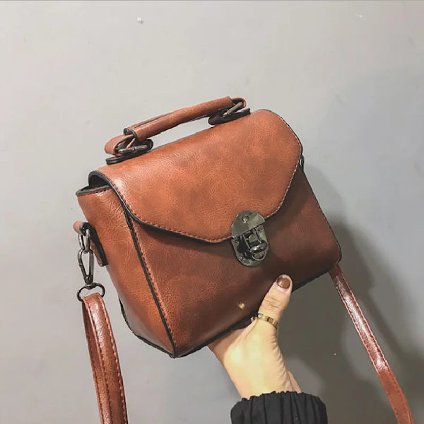 Kvinnlig väska Nytt modelås Axelväska Enkel Retro Portabel Pu Läder Liten fyrkantig väska Сумка Женская Багет dark brown one size