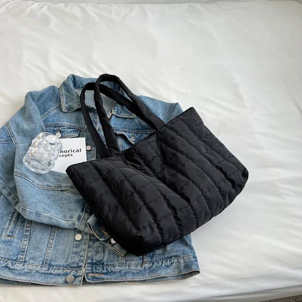 Stor kapacitet Vinter Axelväska Nya Solid Nylon Handväskor Bomull Casual Tygväskor För Kvinnor Mode Topp Handväska Black 38x29x12cm
