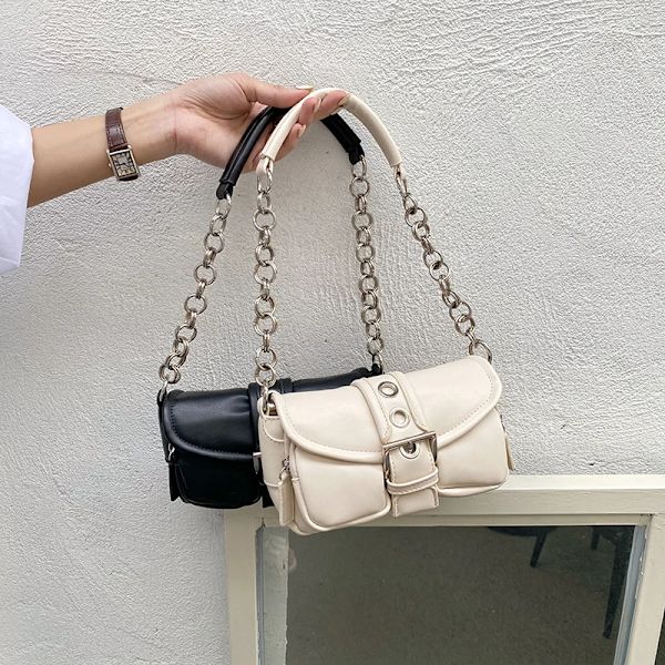 Retro Damkedja Liten axelväska Enfärgad PU-läder Underarmsväskor för dam Mode Armhålaväska för kvinnor Tote Handväska Handväskor Black 20x11cm