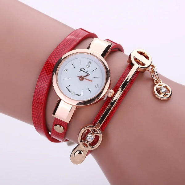 2023 Mode Kvinnor Watch Guld Kvarts Watch Armbandsur Kvinnor Klänning Läder Casual Armband Klockor Hot Red