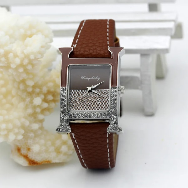 Casual kvinnlig fyrkantig armbandsur Läderfärg Rhinestone Designer Damklocka Dam Klänning Lyx Watch silver brown