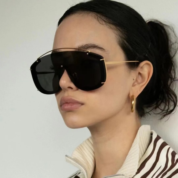 Mode Moderna överdimensionerade solglasögon för kvinnor Hot Quality Vintage Siamese Square Ram Solglasögon Lyx Dedigner Ins Tren C1 As shows