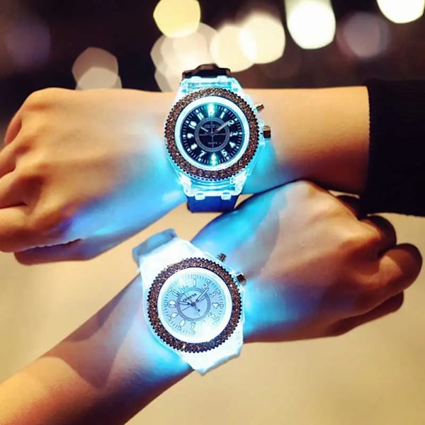 Kvinnor Blixt Lysande Flerfärgad Rhinestone LED watch Trender Studenter Älskare Gelé Kvinna Herrklockor Ljus Watch white
