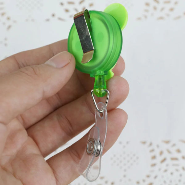 eTya Tecknad Söt Silikon kreditkortshållare Kvinnor Män Barn Student Utdragbar Badge Rulle ID Namn Bus Card Badge Hållare C